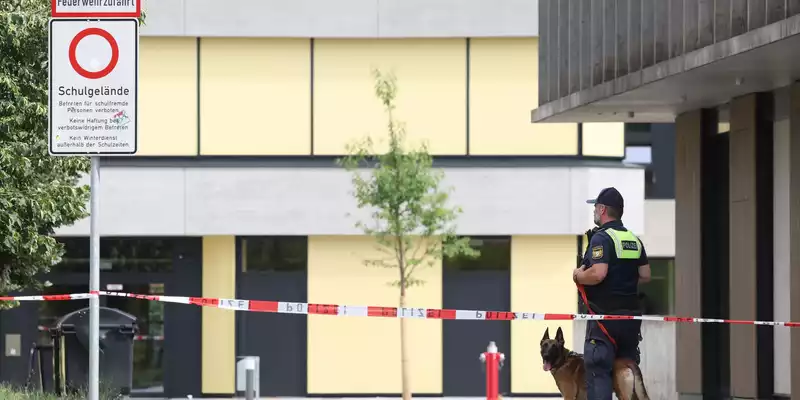 Am Tag nach dem Angriff fand an der Schule wieder Unterricht statt.  - Foto: Karl-Josef Hildenbrand/dpa