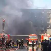 Bei dem Feuer soll es eine erhebliche Zahl an Opfern gegeben haben. - Foto: Zheng Liang/Xinhua/AP/dpa