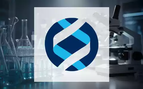 Abstrakte Szene des Biotechnologie- und Pharmasektors mit sterilen Laborgeräten, die Vorfreude und eine bevorstehende Entscheidung andeuten. - Foto: über boerse-global.de