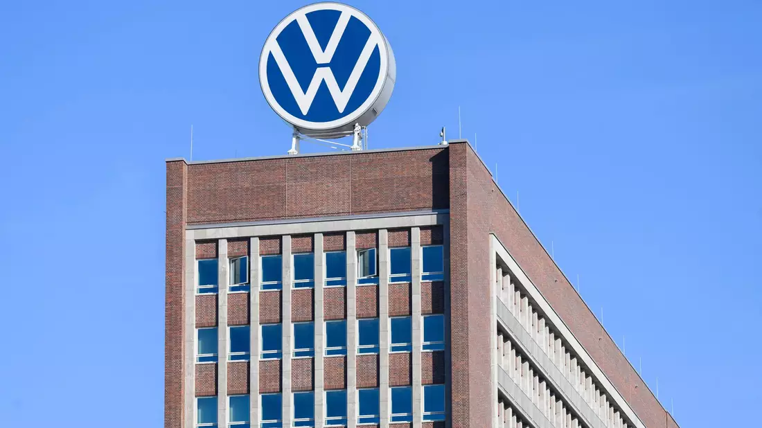 Im Vorstandhochhaus in Wolfsburg traf sich am Donnerstag der Aufsichtsrat. (Archivbild) - Bild: Julian Stratenschulte/dpa
