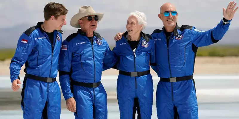 2021 flog Wally Funk mit Blue Origin ins Weltall und schrieb Geschichte. (Archivbild) - Foto: Tony Gutierrez/AP/dpa