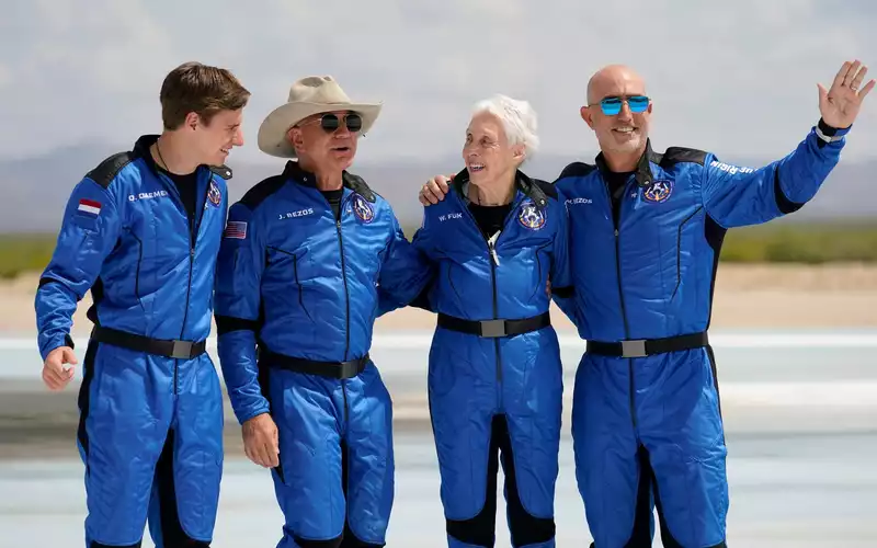 2021 flog Wally Funk mit Blue Origin ins Weltall und schrieb Geschichte. (Archivbild) - Foto: Tony Gutierrez/AP/dpa