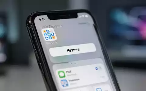 iPhone-Bildschirm mit der Apple Shortcuts App-Oberfläche und einem prominenten 'Wiederherstellen'-Button. - Foto: über boerse-global.de