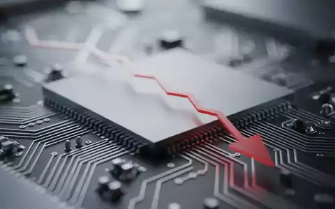 Abstrakte Darstellung von Mikrochips und Leiterbahnen mit einer angedeuteten Abwärtstendenz in kühlen Farbtönen. - Foto: über boerse-global.de