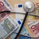 Die stark steigenden Gesundheitsausgaben sollen unter Kontrolle kommen. (Archivbild)  - Bild: picture alliance / ZB