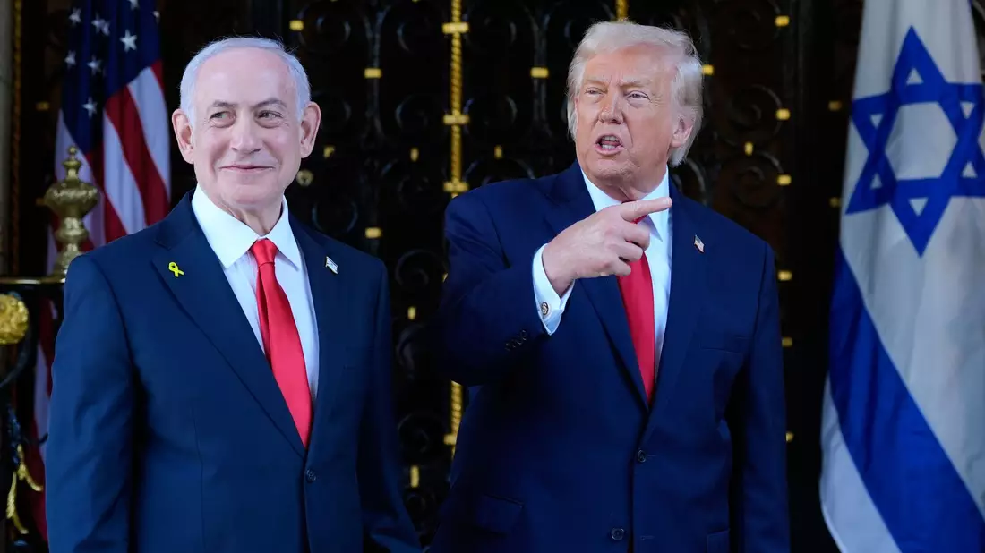 Berichten zufolge warnte Israel Trump vor Mordanschlägen. (Archivbild) - Bild: Alex Brandon/AP/dpa