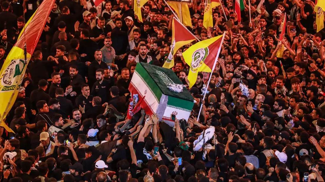 Mehr als vier Monate nach seiner Tötung ist Irans früherer oberster Führer Ajatollah Ali Chamenei beerdigt worden.  - Bild: Ameer Al-Mohammedawi/dpa