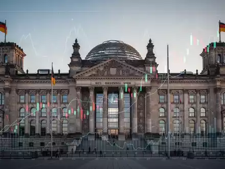 Reichstagsgebäude in Berlin, Symbol deutscher Regierungs- und Finanzpolitik, mit dezenten Finanzdaten-Overlays. - Foto: über boerse-global.de
