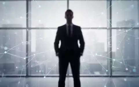 Eine stilisierte Silhouette einer Person, die für Transparenz und Schutz von Hinweisgebern steht, vor einem abstrakten Hintergrund. - Foto: über boerse-global.de
