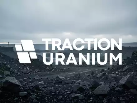 Eine karge, felsige Landschaft unter einem weiten, bedeckten Himmel, die den Uranbergbau-Sektor und eine Stagnation darstellt. - Foto: über boerse-global.de