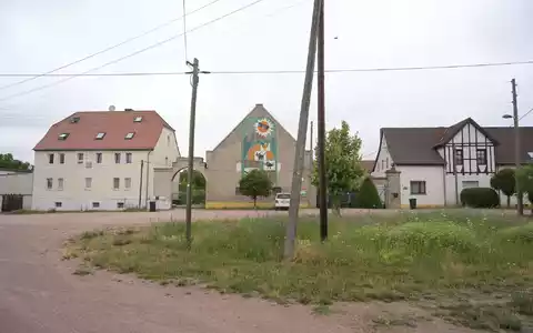 Das vier Jahre alte Mädchen war am Mittwochnachmittag von dem Familienhund im Ortsteil Drosa in der Gemeinde Osternienburger Land attackiert worden.  - Foto: Heiko Rebsch/dpa
