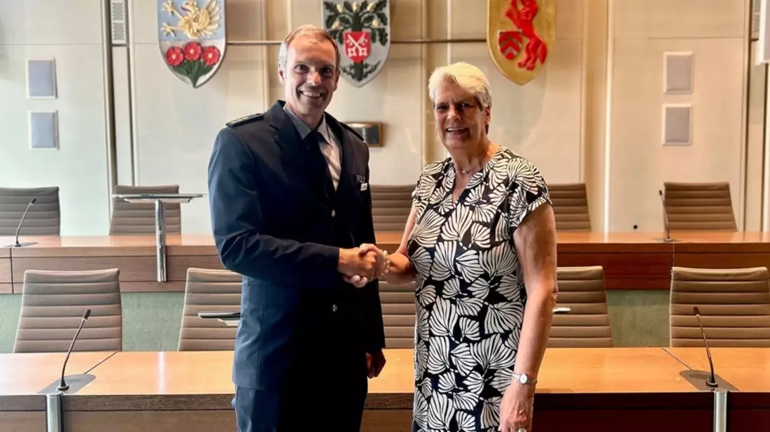 POL-HF: Bürgermeistergespräche im Kreis Herford - Austausch zwischen Polizeidirektor Christian Lübke und Bürgermeisterin Susanne Rutenkröger - Bild: presseportal.de