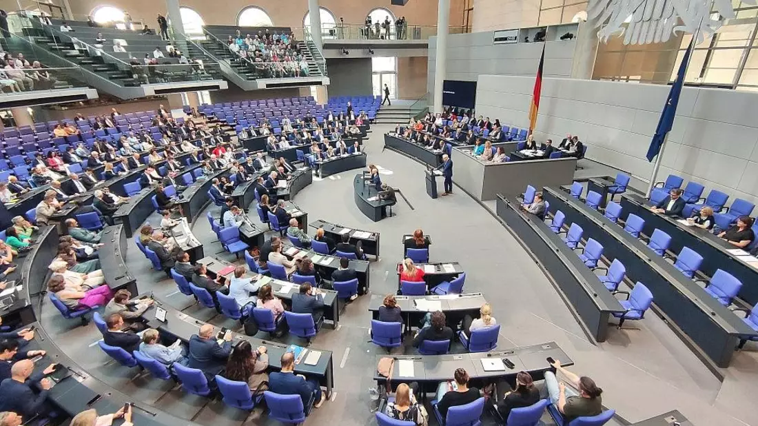Bundestag stimmt für Krankenkassen-Sparpaket