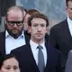 In den USA sagte Meta-CEO Mark Zuckerberg in einem Prozess um das Suchtpotenzial sozialer Medien aus. (Archivbild) - Bild: Damian Dovarganes/AP/dpa