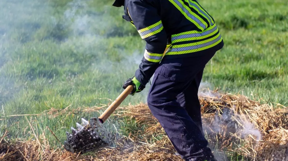 FW-BN: Strohballenbrand und mehrere Paralleleinsätze in der Nacht zu Freitag - Bild: presseportal.de