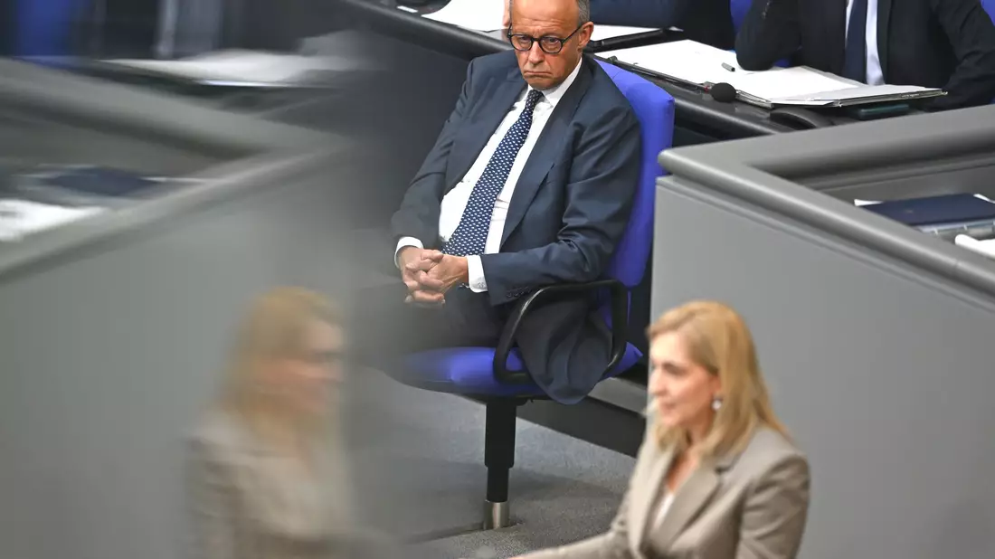 Gesundheitsministerin Warken will die Reform ins Ziel bringen. (Archivbild) - Bild: Elisa Schu/dpa