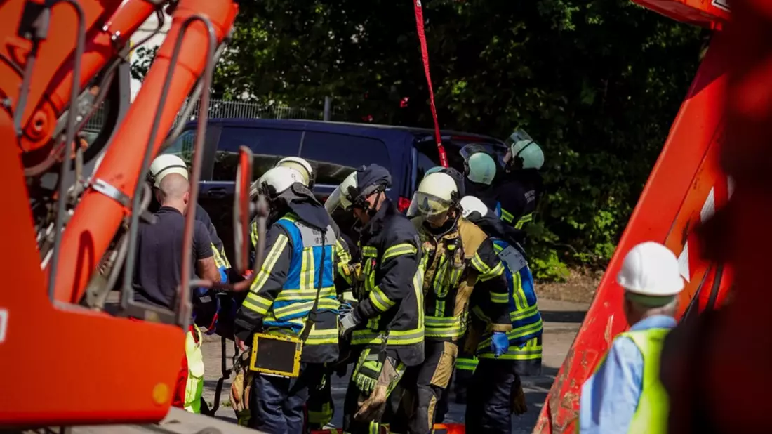 FW-BO: Schwer verletzter Bauarbeiter aus Baugrube gerettet - Bild: presseportal.de