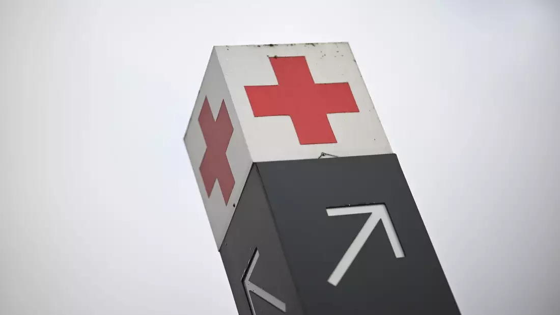Die Leiche eines Frühgeborenen ist aus dem Krankenhaus in Böblingen verschwunden und wurde später in einer Wäscherei wieder gefunden. (Symbolbild) - Bild: Julian Stratenschulte/dpa