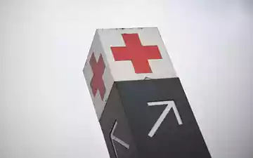 Die Leiche eines Frühgeborenen ist aus dem Krankenhaus in Böblingen verschwunden und wurde später in einer Wäscherei wieder gefunden. (Symbolbild) - Foto: Julian Stratenschulte/dpa