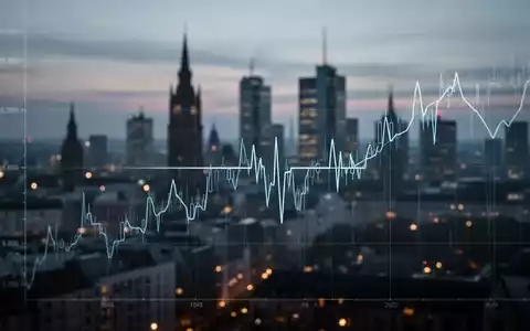 Ein abstraktes Diagramm, das eine Stagnation nach einem Aufwärtstrend vor der Kulisse der Frankfurter Skyline zeigt. - Foto: über boerse-global.de