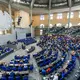 Der Bundestag verabschiedet eine Reform der Reform. - Bild: Michael Kappeler/dpa
