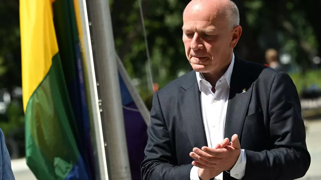 Berlins Regierender Bürgermeister Kai Wegner (CDU) ist wegen falscher Angaben zu seinem Krisenmanagement beim Stromausfall in der Kritik.  - Bild: Jens Kalaene/dpa