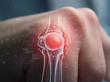 Nahaufnahme einer menschlichen Hand, die den Bereich des Daumensattelgelenks zeigt, um Rhizarthrose zu symbolisieren. - Foto: über boerse-global.de