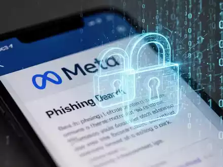 Ein Smartphone-Bildschirm zeigt eine Phishing-E-Mail mit gefälschtem Meta-Logo, Binärcode und einem digitalen Vorhängeschloss-Symbol. - Foto: über boerse-global.de