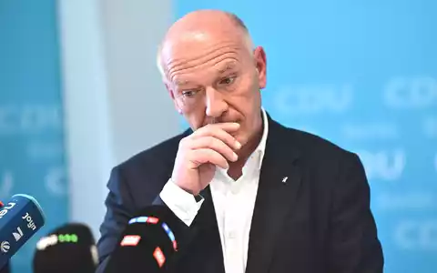 Berlins Regierender Bürgermeister Kai Wegner (CDU) gibt bekannt, dass er nicht mehr als CDU-Spitzenkandidat für die Abgeordnetenhauswahl antreten wird. - Foto: Fabian Sommer/dpa