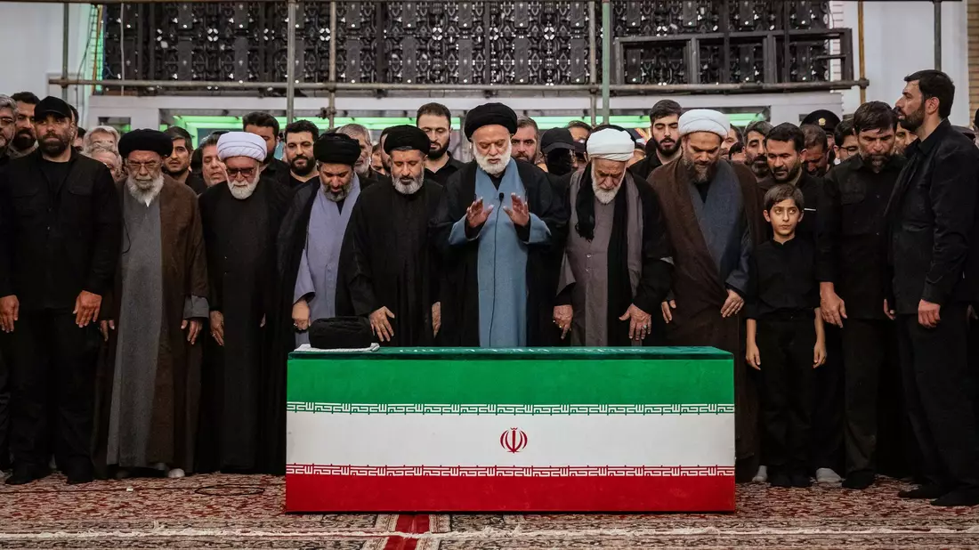 Mehr als vier Monate nach seiner Tötung ist Irans früherer oberster Führer Ajatollah Ali Chamenei beerdigt worden.  - Bild: Uncredited/Iranian Supreme Leader via AP Office/dpa