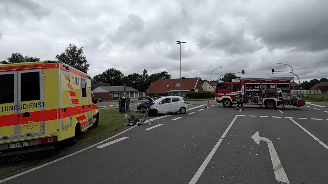 FW-AUR: Verkehrsunfall im Kreuzungsbereich der B210 - Bild: presseportal.de
