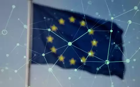 Eine minimalistische Grafik, die die Vereinfachung von Datenverbindungen und Berichtspflichten darstellt, mit einer dezenten EU-Flagge im Hintergrund. - Foto: über boerse-global.de