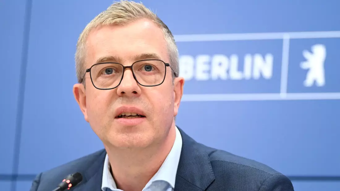 Er soll neuer CDU-Spitzenkandidat werden: Finanzsenator Stefan Evers. (Archivbild) - Bild: Elisa Schu/dpa