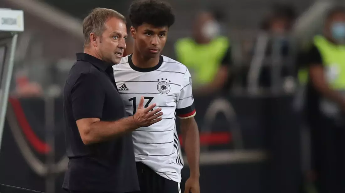 Karim Adeyemi kennt seinen neuen Trainer Hansi Flick bereits. (Archivbild) - Bild: Tom Weller/dpa