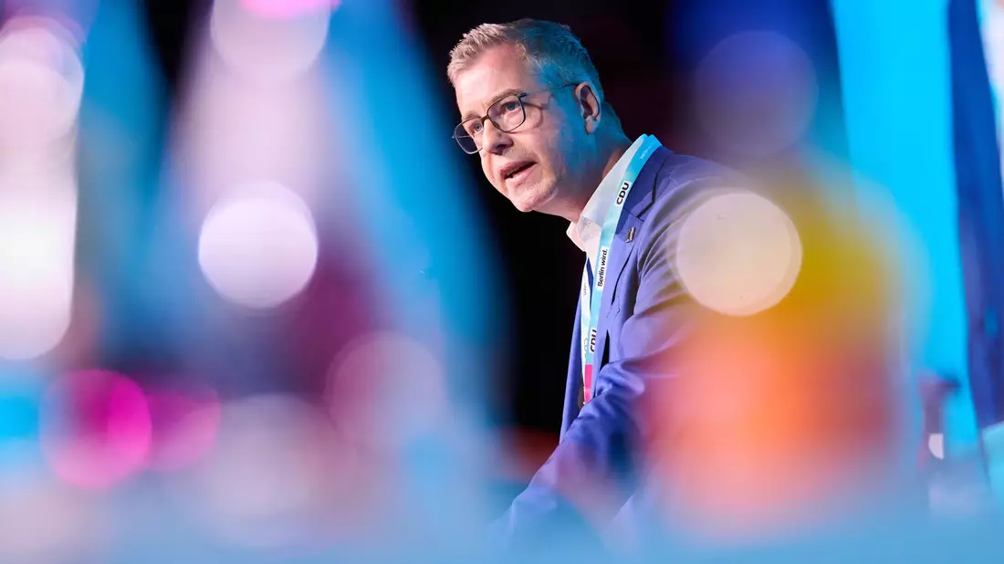Finanzsenator Stefan Evers (CDU) ist schon lange in der Berliner Landespolitik aktiv. (Archivbild)  - Bild: Annette Riedl/dpa