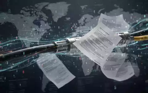 Abstrakte Darstellung von Datenfluss über ein transatlantisches Kabel mit angedeuteten Gesetzestexten, symbolisiert Datenschutzherausforderungen. - Foto: über boerse-global.de