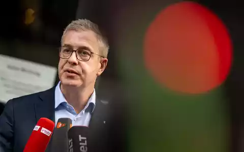 Berlins Finanzsenator Stefan Evers soll neue Aufgaben übernehmen. (Archivbild)  - Foto: Fabian Sommer/dpa