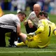 Thibaut Courtois musste nach 71. Minuten verletzt ausgewechselt werden. - Bild: Gregory Bull/AP/dpa