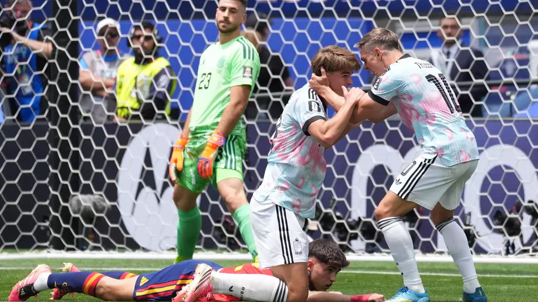 Belgien bejubelte das erste Gegentor für Spanien bei dieser WM. - Bild: Jae C. Hong/AP/dpa
