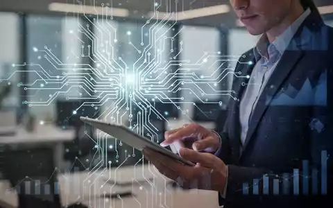 Stilisierte KI mit leuchtendem neuronalen Netz und Daten, Verkäufer mit Tablet im Büro. - Foto: über boerse-global.de