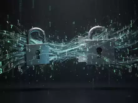 Ein abstraktes Bild zeigt digitale Daten, die aus einem offenen Vorhängeschloss fließen, als Symbol für eine Datenpanne. - Foto: über boerse-global.de