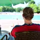 Immer wachsam: Der Bademeister. (Archivbild) - Bild: Sebastian Christoph Gollnow/dpa
