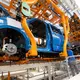Die deutsche Autoindustrie hat aus Sicht von DIW-Ökonom Martin Gornig wichtige technologische Entwicklungen verschlafen. (Archivbild) - Bild: Julian Stratenschulte/dpa