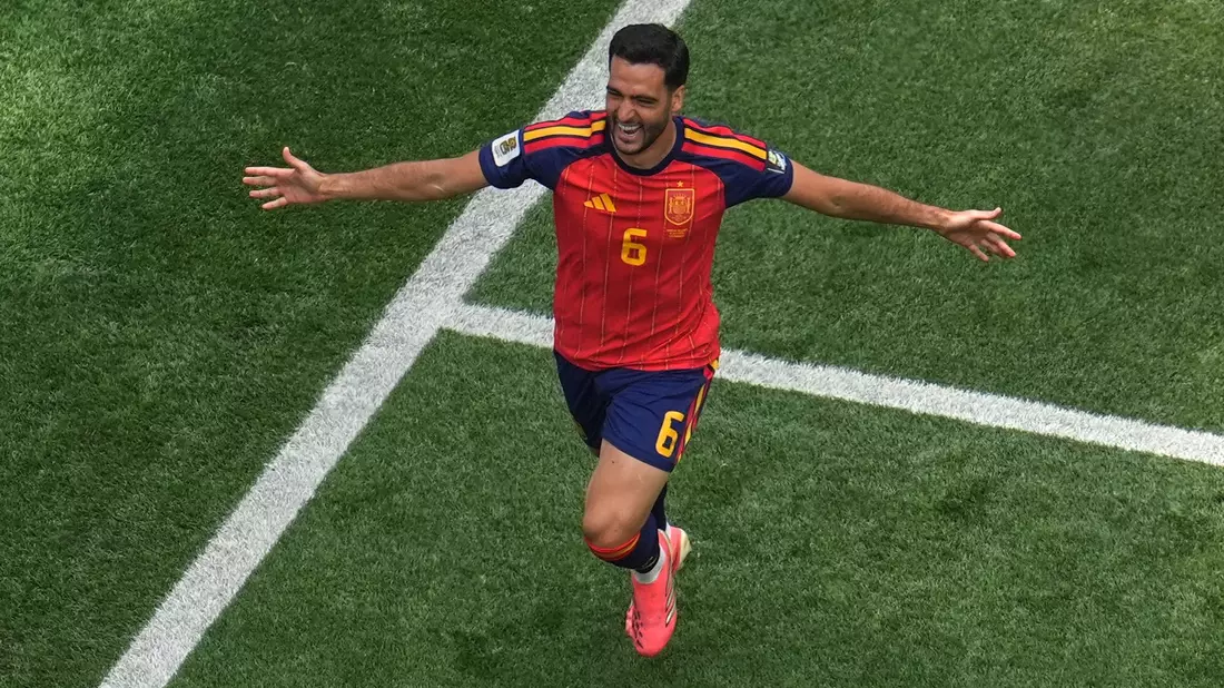 Erneut Spaniens Matchwinner: Mikel Merino. - Bild: Marcio J. Sanchez/AP/dpa