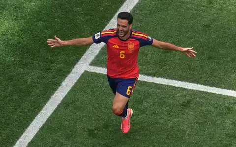 Erneut Spaniens Matchwinner: Mikel Merino. - Foto: Marcio J. Sanchez/AP/dpa
