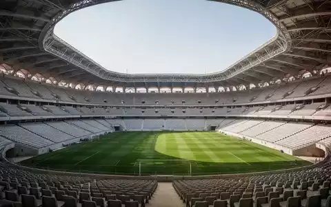 Ein riesiges, modernes, leeres Fußballstadion mit 115.000 Plätzen in Casablanca, Marokko, unter klarem Himmel. - Foto: über boerse-global.de