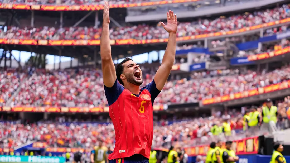 Schon wieder Matchwinner: Mikel Merino traf zum 2:1. - Bild: Mark J. Terrill/AP/dpa