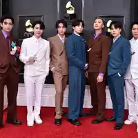 Erfolg vor der Wehrdienstpause: Die Band BTS kommt zu den 64th Annual Grammy Awards im Jahr 2022. (Archivfoto) - Foto: Jordan Strauss/Invision/AP/dpa