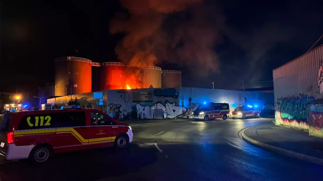 FW-DO: Brennender Metallschrott im Dortmunder Hafen - Bild: presseportal.de