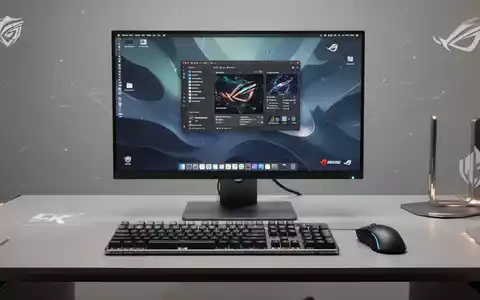Moderner Schreibtisch mit großem Monitor, mechanischer Tastatur und ergonomischer Maus als Drittanbieter-Zubehör für Mac. - Foto: über boerse-global.de